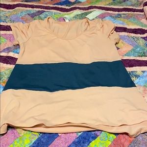 Medium Lularoe classic tee